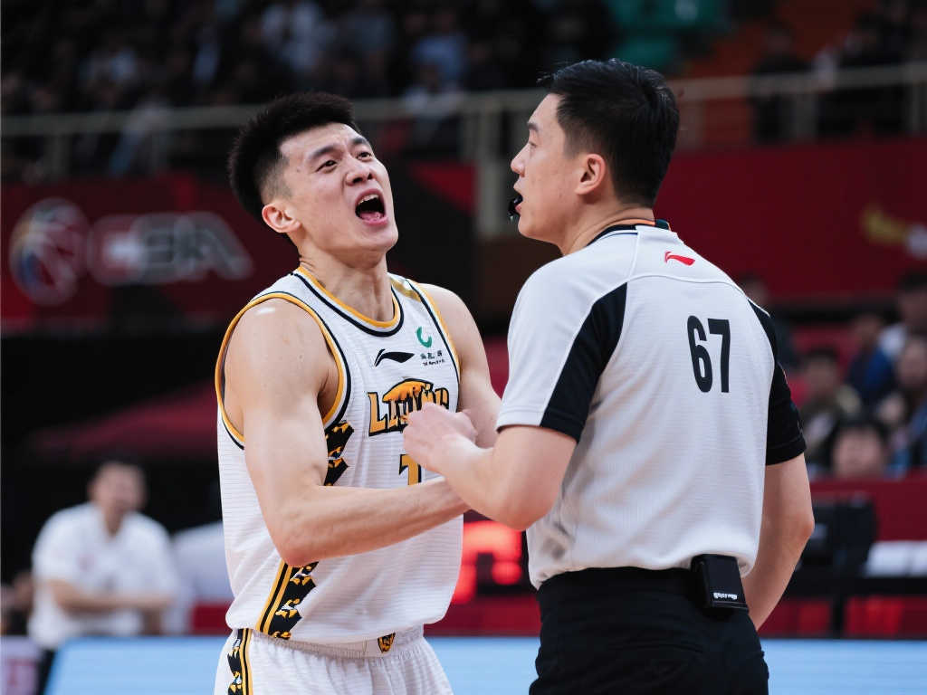 赵睿就胸撞裁判事件致歉:深表愧疚与自责,愿接受处罚 赵睿就胸撞裁判事件致歉:深表愧疚与自责,愿接受处罚